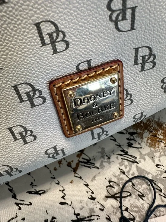 EUC! Dooney & Bourke Tracy Crossbody with Brown Trim and Strap - Picture 6 of 13